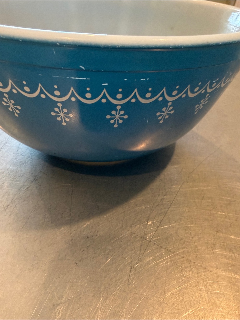 Pyrex Blue Mixing Bowl with White Snowflake Pattern - Picture 9 of 9